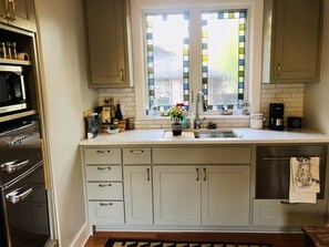 Kitchenette w/ Fridge, Microwave, Hotplate, and Dishwasher