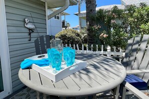 Enjoy an afternoon snack or drinks on the quiet deck while taking in the ocean breezes.