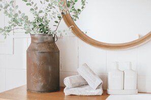 Bathroom amenities
