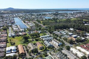 Ideally positioned close to Maroochy River, Maroochydore beach, cafes and shops