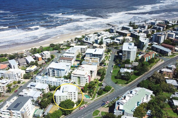 Yes we are that close to the stunning Kings Beach and Caloundra CBD