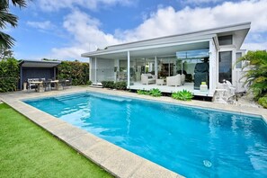 Relax in the pool