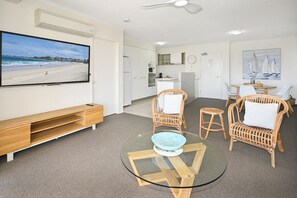 Lounge, with smart tv