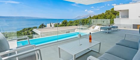 Privater und beheizter 30 m2 großer Pool, Wellness, Hot-Tub, Fitnessraum, 4 Schlafzimmer mit Bad, 220 m vom Strand in Baska Voda entfernt