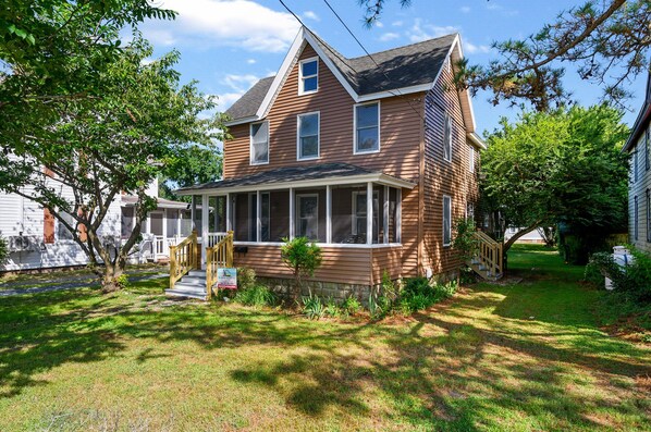 Welcome to The Mane Escape on Chincoteague Island!