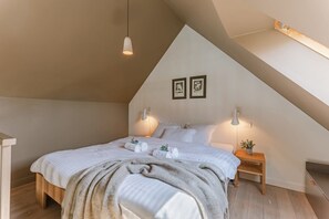 Double bedroom (We provide prepared beds with high-quality bed linen)