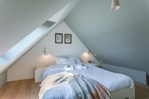 Double bedroom (We provide prepared beds with high-quality bed linen)