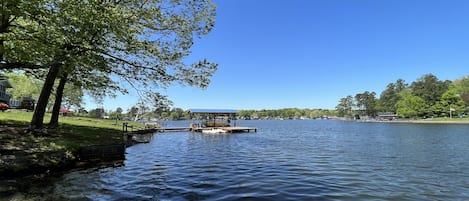 Floating pier has tie downs to tie up any boat.