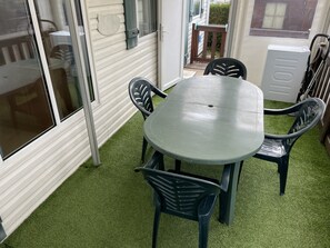 屋外ダイニングエリア