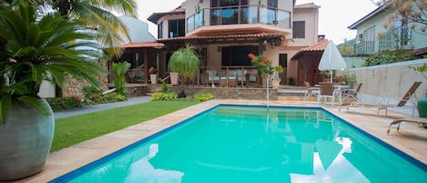 Hospede-se nesta incrível casa com ótima localização em Niterói/RJ