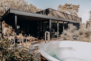 Bain à remous extérieur