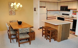 Dining Room,Dining Table,Furniture,Indoors,Table