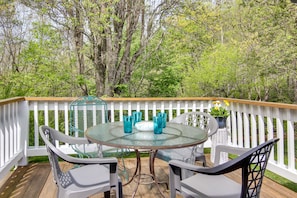 Deck | Outdoor Dining & Seating Areas | Gas Grill