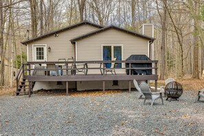 Cabin Exterior | Wood-Burning Fire Pit