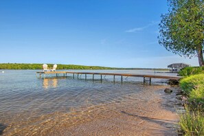 On-Site Lake Access | Keyless Entry | ~1 Mi to Boat Rentals