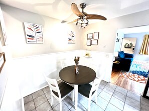 Full Equipped Kitchen w/ Seating for 4