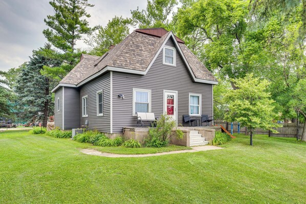 Eagle Grove Vacation Rental | 2BR | 2BA | Stairs Required | 1,450 Sq Ft
