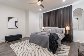 Master BR/ Upper Level/ King Bed