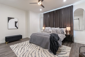 Master BR/ Upper Level/ King Bed