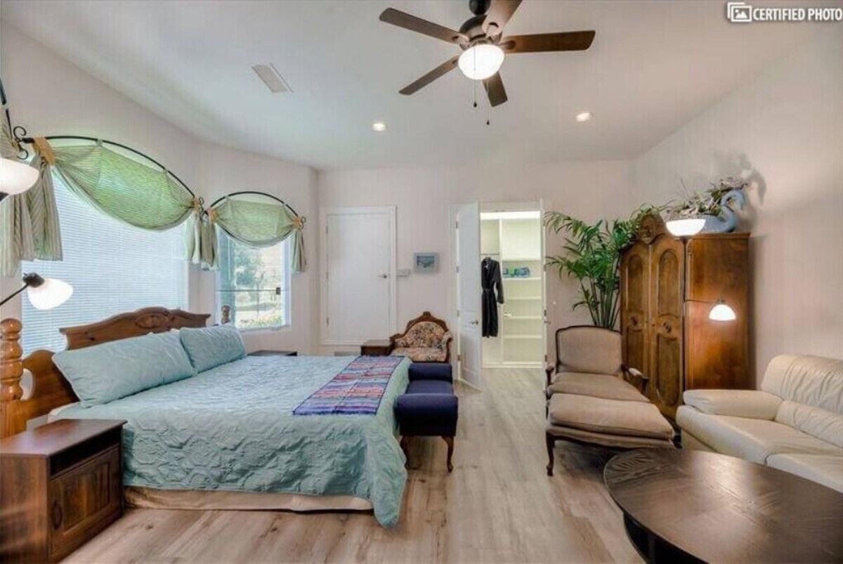 La Casita De Poway in San Diego, super close to great hiking trails