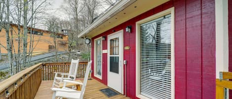 Beech Mountain Vacation Rental | 2BR | 2BA | Stairs to Access | 1,501 Sq Ft