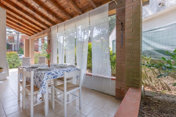 Outdoor dining