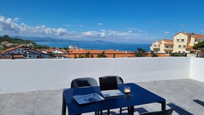 Sea view not guaranteed** Your furnished balcony or terrace is the perfect place to relax after a wonderful day.