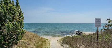 Family-friendly neighborhood beach - 18 Beach Road West Harwich - Cape Cod - Beach Plum Cottage - NEVR