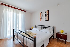 Schlafzimmer 1
