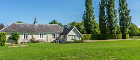 The Cartlodge, set in private parkland with parking for three cars