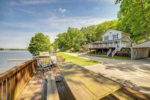 Belding Vacation Rental | 2BR | 1.5BA | 950 Sq Ft | Stairs Required to Enter
