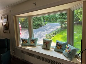 Full bay window