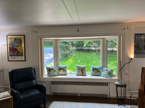 Full bay window