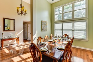 Dining Room | Dishware & Flatware Provided