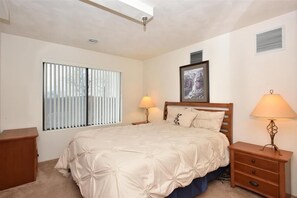 Home Decor, Indoors, Lamp, Table Lamp, Bed