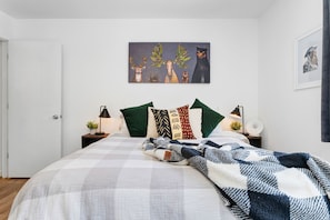 Guest bedroom with Philip's Smartlamp