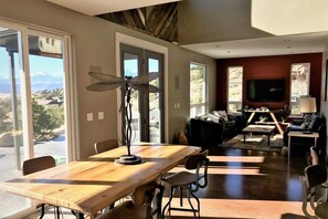 Light, spacious living space and open floor plan kitchen, living and dining areas!