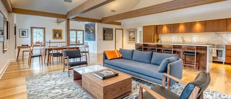 Gorgeous open concept living room 