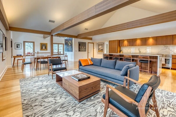 Gorgeous open concept living room 