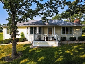 Check out our amazing Airbnb! We are located just a few minutes from downtown Lake Geneva. Come stay with us in our three bedroom, 2.5 bath home! We have WiFi, Smart TV's, Wii, board games, a full kitchen, a three season's room and more!