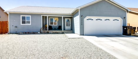 Alamosa Vacation Rental | 3BR | 2BA | 1,481 Sq Ft | 2 Exterior Steps Required