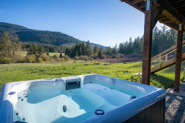 Outdoor spa tub