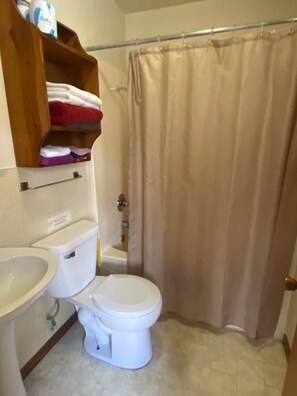 Cabin 3 - bathroom