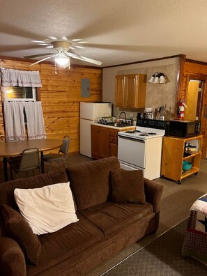 Cabin 4 - interior 2