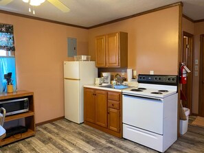 Cabin 8 - kitchen