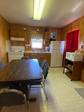 Cabin 11 - dining and kitchen area