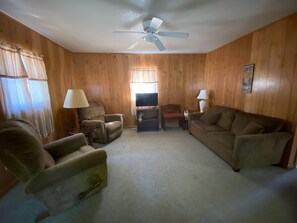 Cabin 11 - sitting area