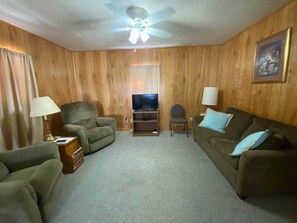 Cabin 12 - sitting area