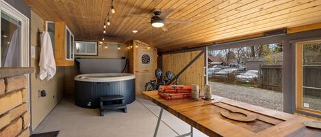 Indoor/Outdoor Patio | Hot Tub, Bikes and Games!