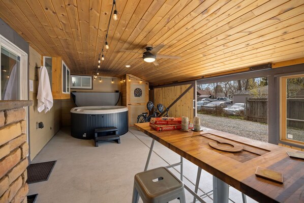 Indoor/Outdoor Patio | Hot Tub, Bikes and Games!